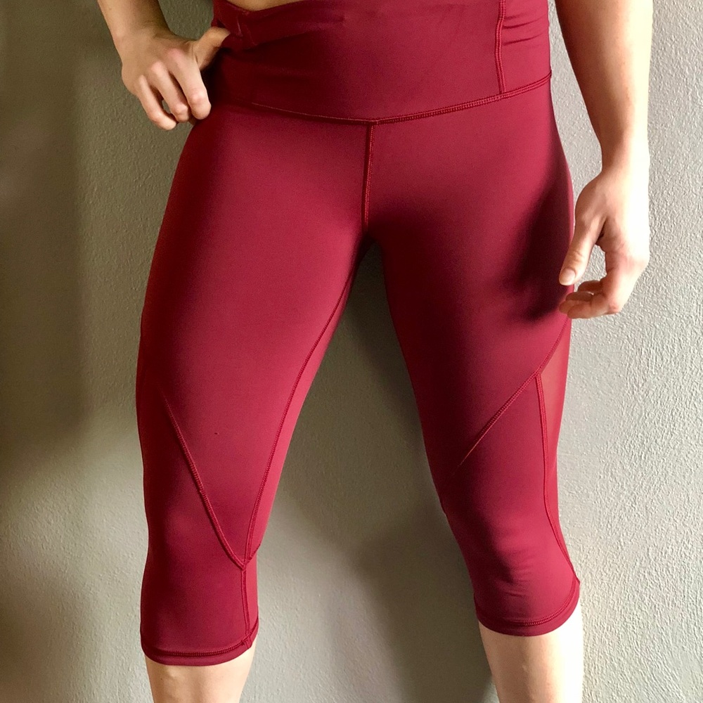 Lululemon Crop - burgundy red - size 8